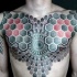 Tatuaje en el pecho,  panal precioso estilizado de colores