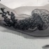 Tatuaje en el brazo, medusa fantástica gris detallada