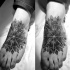 Tatuaje en el pie, copo de nieve exclusivo con flechas