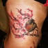 Tatuaggio sul fianco l'uccello sul ramo fiorito