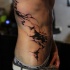 astrazione nera tatuaggio su costolette per uomo