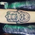 Tatuaje en el antebrazo, la mano de Fátima simple, tinta negra