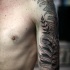 Tatuaje en el brazo, hoja de helecho larga preciosa