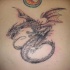 Altes Foto mit schwarzer Tinte Drache Tattoo