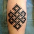 inchiostro nero nodo infinito tatuaggio disegno per uomo