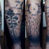 luna e foresta scura inchiostro nero tatuaggio sul braccio
