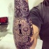 Tatuaje en el antebrazo, lechuza y calavera con muchas detalles
