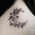 Estilo de contorno preto desenhado por tatuagem de flores Zihwa