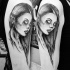 Estilo de Blackwork exacto pintado por Inez Janiak tatuaje de hombro del retrato de mujer