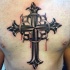 Tatuaggio sanguinante 3d black cross grigio sul petto