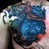 Tatuaggio colorato sul petto il demone giapponese blu