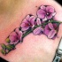 Tatuaje en el hombro, orquídeas alucinantes,
colores brillantes