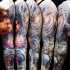 Tatuaje en el brazo completo, espacio exterior espléndido de varios colores