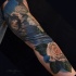 Erstaunlich sehr detaillierte Tattoo auf dem arm mit ozeanischen Welle und Rose