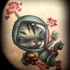 Tatuaje  de gato espacial  ficticio con pistola blaster