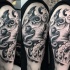 Tatuaje en el brazo,
pulpo alucinante gris volumétrico
