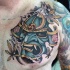 Tatuaje en el pecho, 
 cabeza de samurái interesante de varios colores