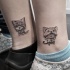 Estilo cartoon cute tatuagem de tornozelo olhando de gatos engraçados