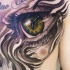 Tatuaje de un reloj en la pupila de un ojo por John Duffy.