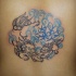 colorato cerchio cinese leone tatuaggio sulla schiena