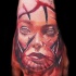Horrorstil unheimlich aussehend Hand Tattoo des weiblichen Gesichtes