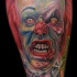 Tatuaje en el antebrazo,
cabeza de  payaso frenético