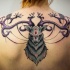 Tatuaje en la espalda,
ciervo raro, multicolor