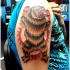 Tatuaje en el brazo, oso en guantes de boxeo