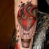 Tatuaje en el brazo, globo con corazón surrealista