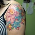 Tatuaje en el brazo,
 loto  pintoresco