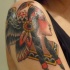 colorato nativo americano ragazza con aquila tatuaggio sulla spalla