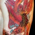 Farbiges Phönix Tattoo am Arm von Chris Nunez
