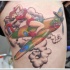 Tatuaje en el muslo, 
chica en el avión