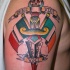 simbolo colorato italiano tatuaggio sulla spalla