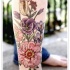 colorati fiori selvatici tatuaggio sulla gamba