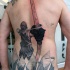 Tatuaje de arquero medieval  en la espalda