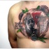 Tatuaje  de oso estilizado en el pecho
