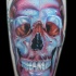 Tatuaggio sulla gamba il teschio colorato