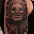 bella testa di pietra divinita` pagana tatuaggio sulla spalla
