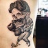 Tatuaje en el costado, boxeador surrealista divertido