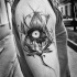 Tinta preta assustadora pintada por Inez Janiak esboço de tatuagem de triângulo com olho místico