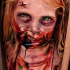 Tatuaje en la pierna, chica monstruosa espeluznante