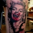 dipinto raccapricciante vampiro Merlin  Monroe tatuaggio su coscia