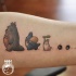 Tatuaje en el brazo, personajes diferentes divertidos de dibujos animados