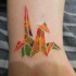 Tatuaje  de pájaro origami de varios colores