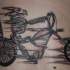 Tatuaje  de animál esqueleto en la moto