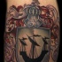 Tatuaje  de escudo con el barco  y ave sobre él