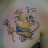 Tatuaggio in stile dei cartoni animati l'ape