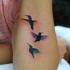 Tatuaje en el antebrazo,
aves diminutas bonitas