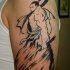 elegante samurai inchiostro nero tatuaggio a mezza manica